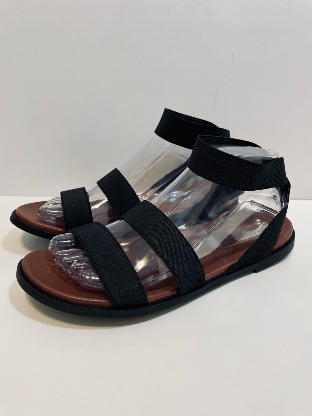 NWOT Universal Thread Black Strappy Elastic Flat Sandals Size 8.5